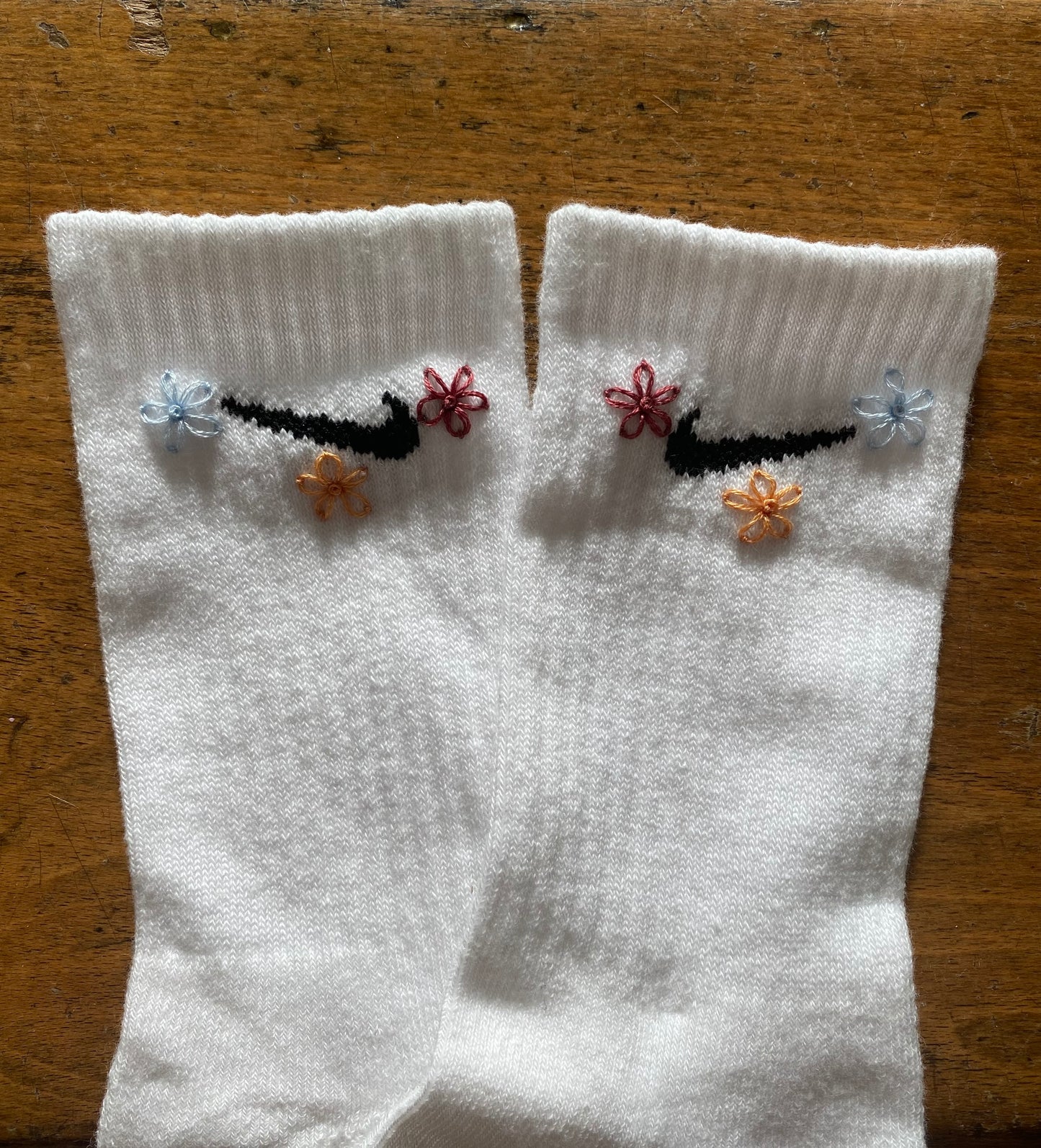 Socken bestickt | Blumen Stickerei