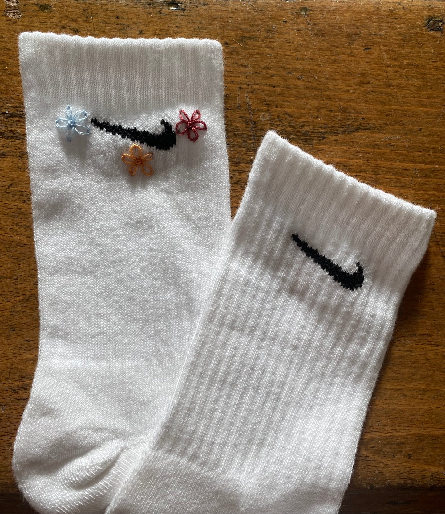 Socken bestickt | Blumen Stickerei