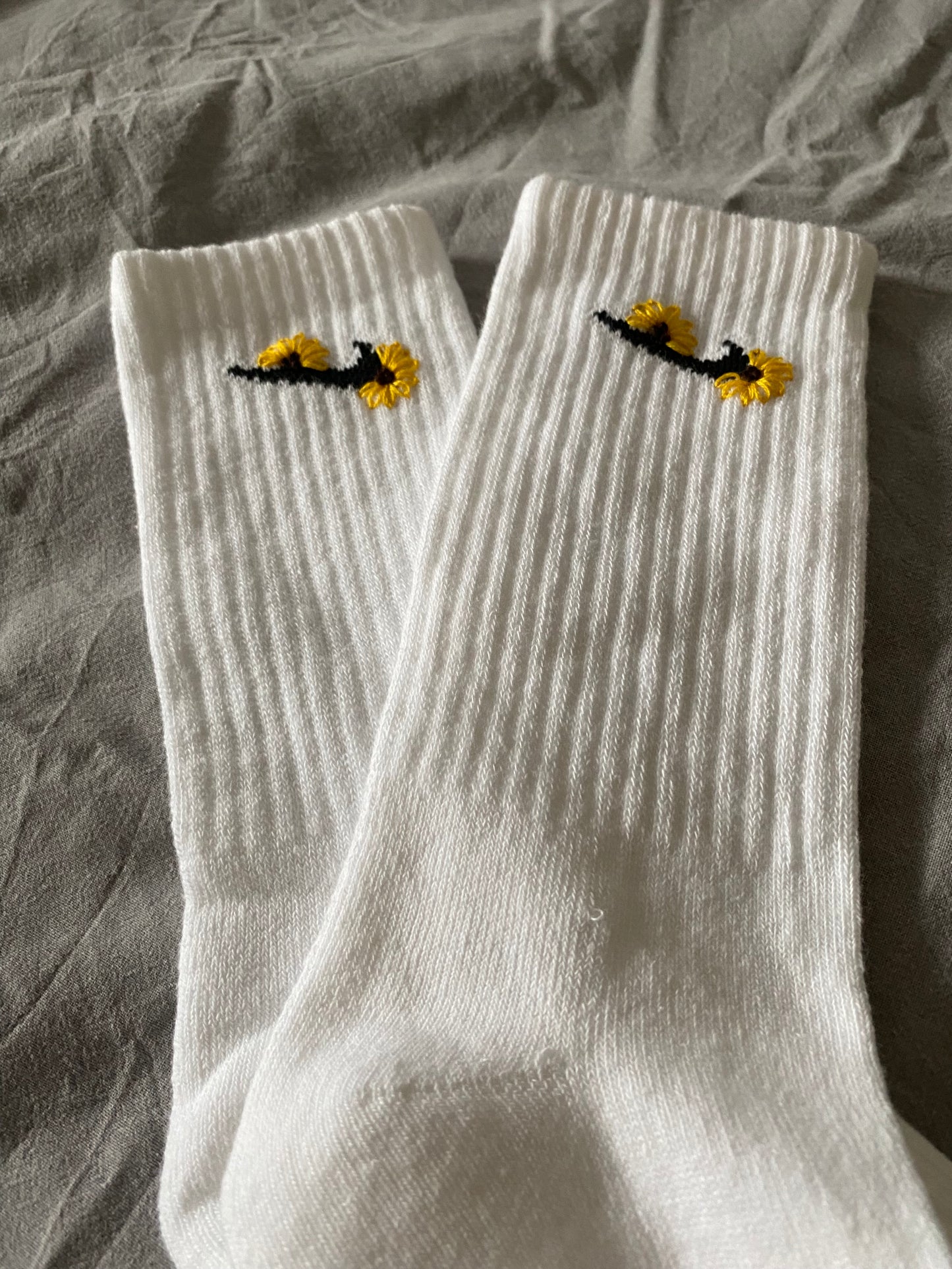 Socken bestickt | Sonnenblumen | Individuelle Stickerei