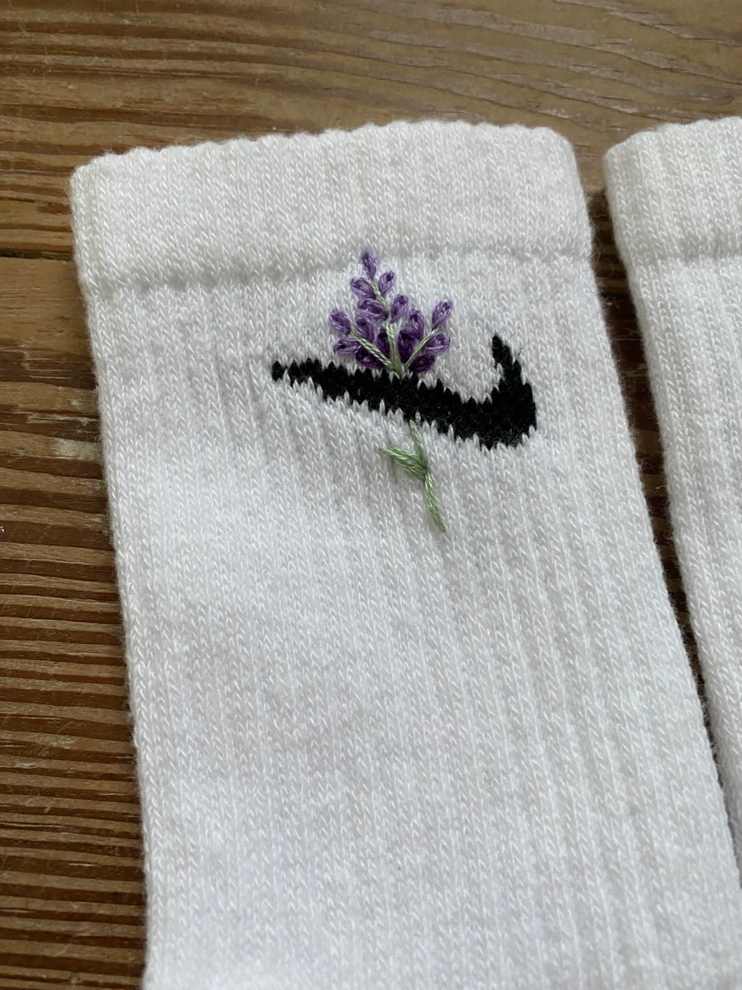 Socken bestickt | Lavendel