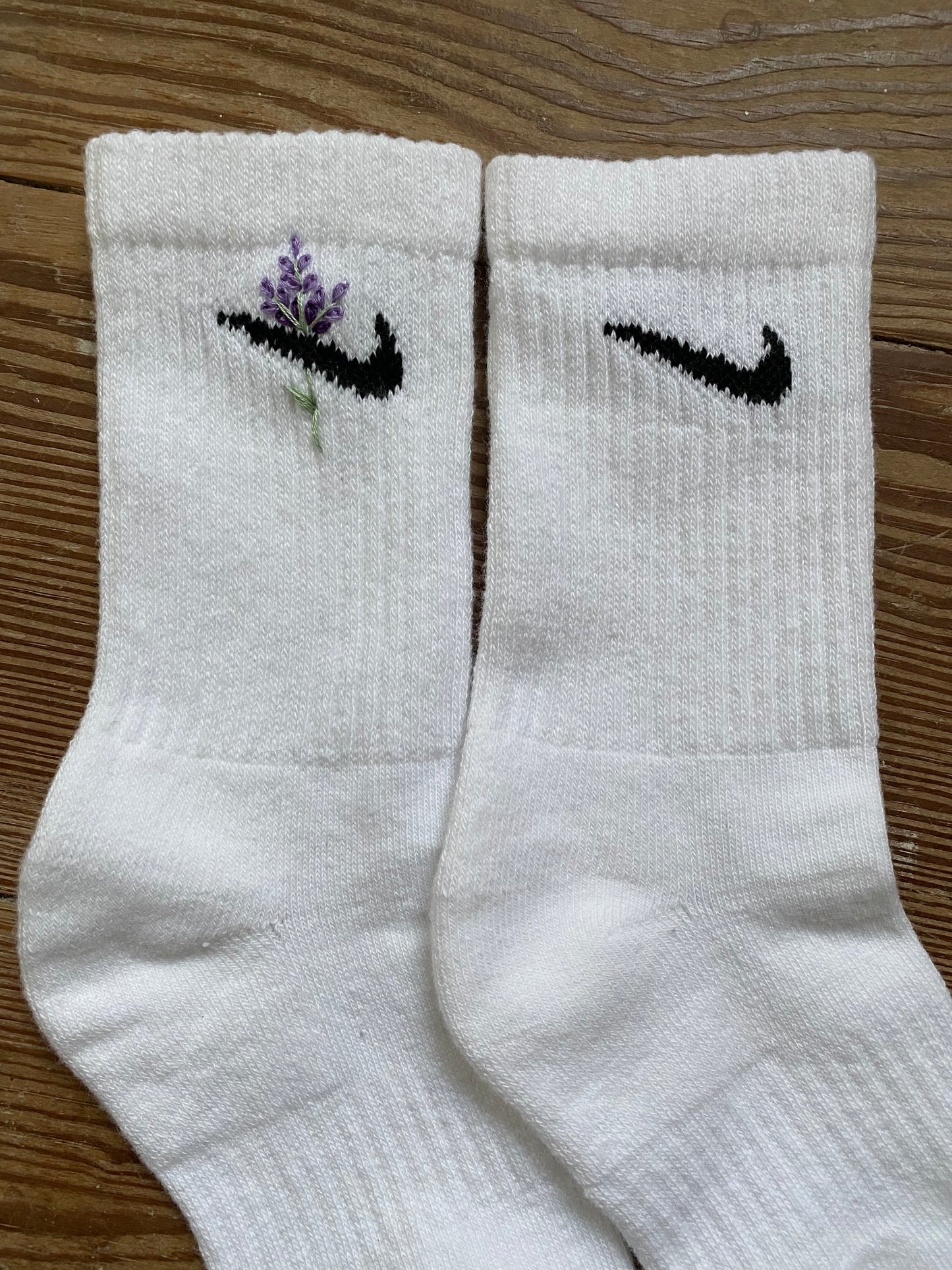 Socken bestickt | Lavendel