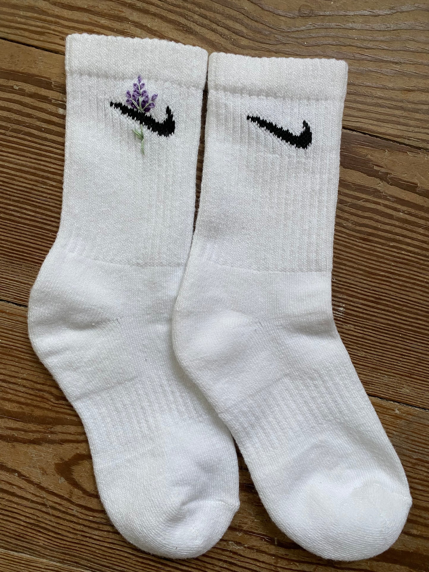 Socken bestickt | Lavendel