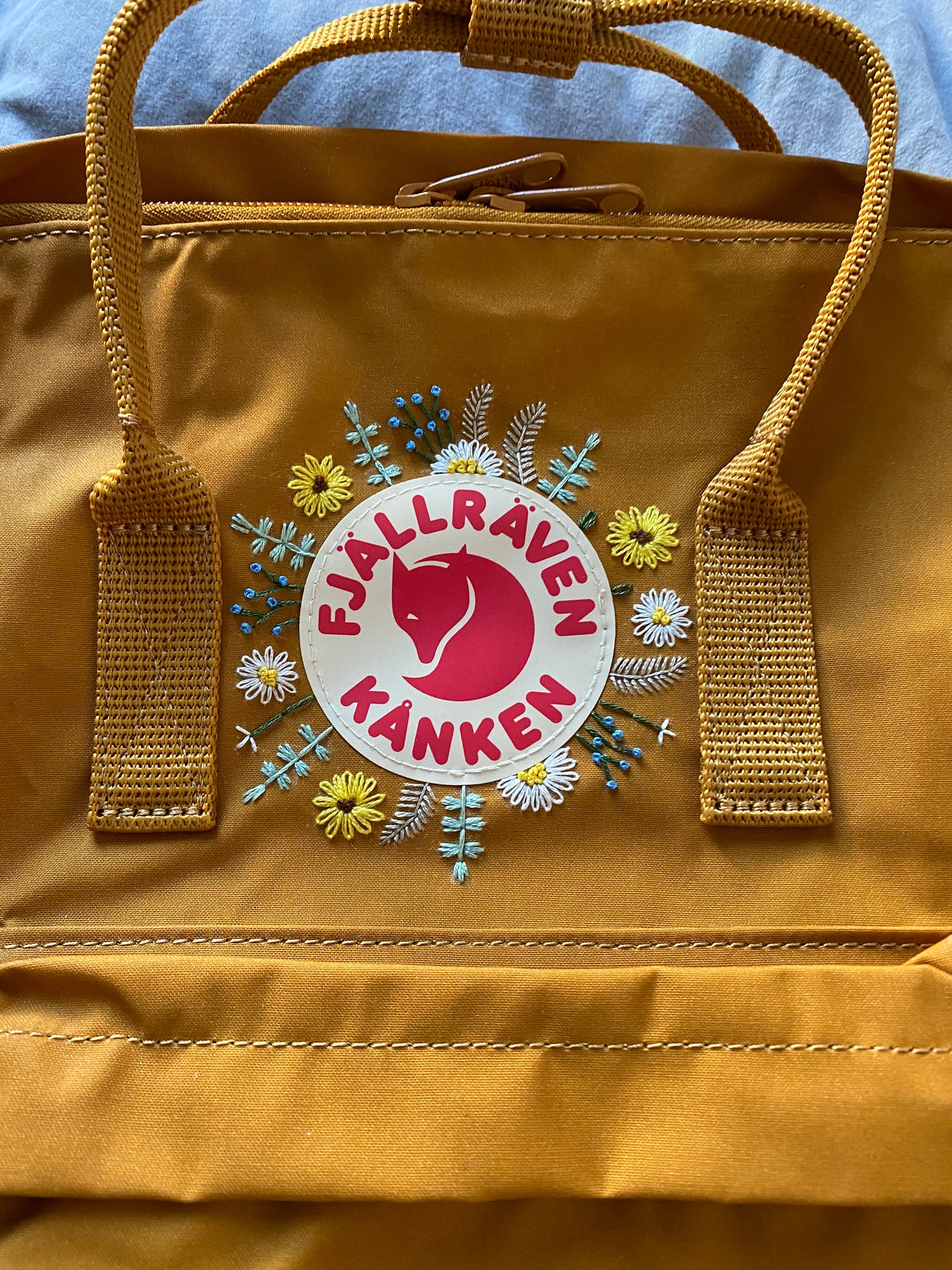 Individuell bestickter Rucksack | Fjällräven | Sonnenblumen