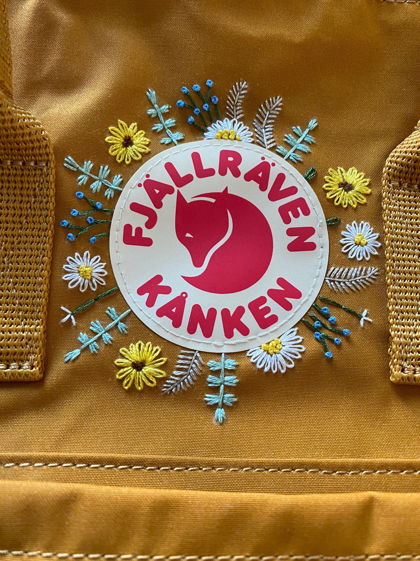 Individuell bestickter Rucksack | Fjällräven | Sonnenblumen