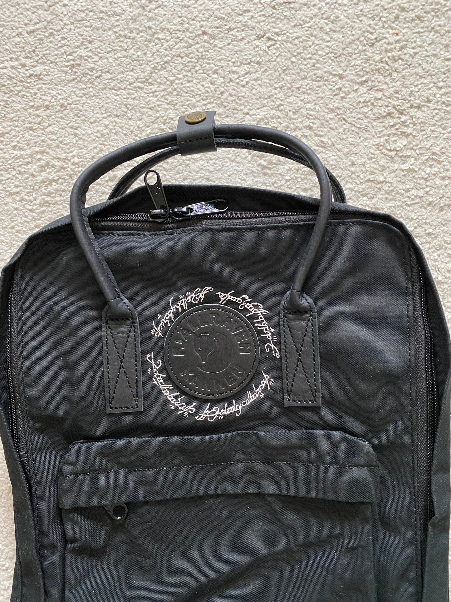 Fjällräven Kanken bestickt | Rucksack bestickt | Herr der Ringe Motiv | Schriftzug