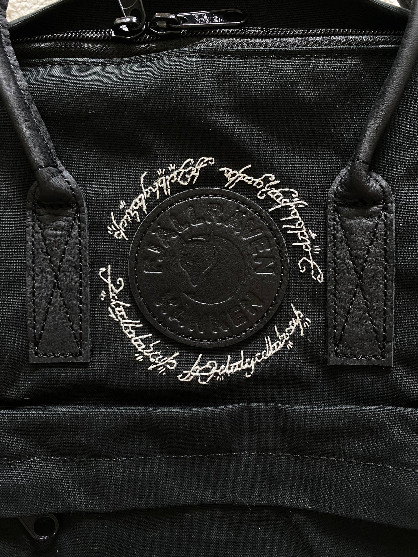 Fjällräven Kanken bestickt | Rucksack bestickt | Herr der Ringe Motiv | Schriftzug